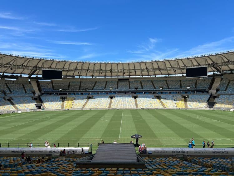 Flamengo e Vasco se enfrentam no Carioca