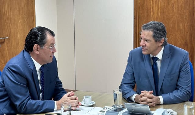 Senador Braga e Haddad em reunião sobre Reforma Tributária e CG-IBS. Reprodução: Retorno do item 11