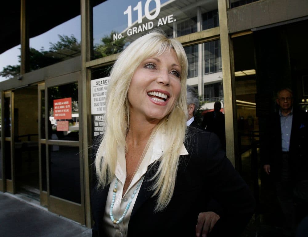 Atriz Pamela Bach, conhecida de 'S.O.S. Malibu', falece aos 62 anos