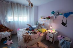 Adolescente reflete sobre a solidão e seus impactos nas relações sociais. Reprodução: El País