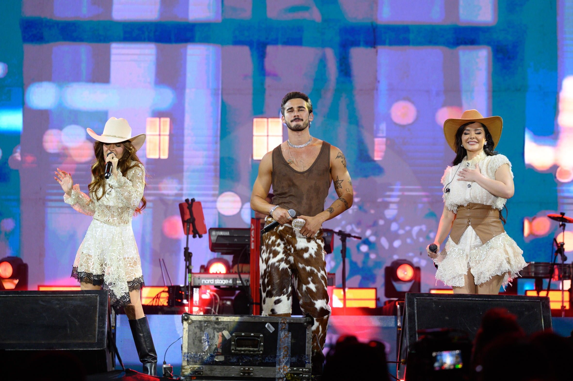 [Maiara e Maraisa gravam cena em show real para a trama Coração Acelerado]. Reprodução: Gshow