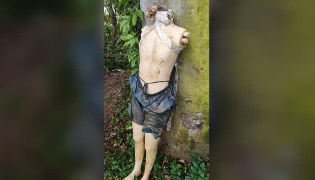 Bombeiros resgatam manequim no Rio Itajaí-Açu, confundido com corpo. Legenda da imagem. Reprodução: Corpo de Bombeiros/Divulgação