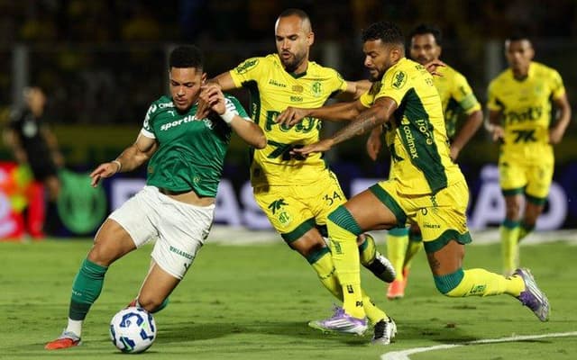 Gabriel abre o placar e João Victor amplia; Mirassol vence Palmeiras, Flamengo encosta na liderança. Legenda da imagem. Reprodução: Retorno do item 11