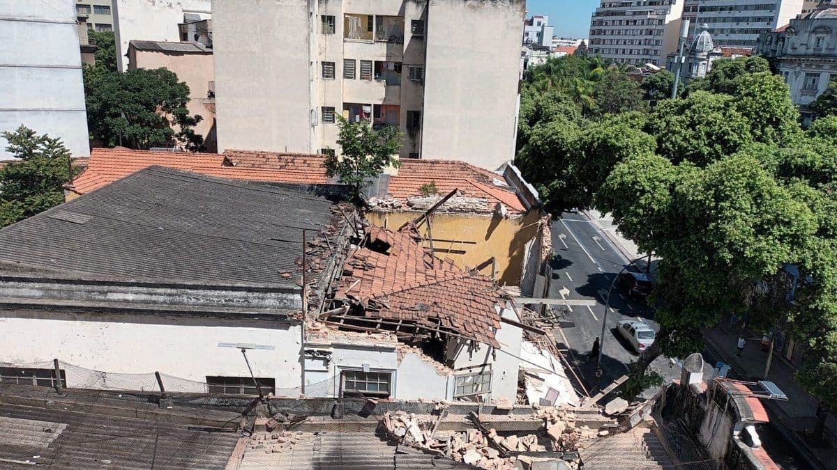 Casarão no Rio de Janeiro Desaba e Causa Tragédia