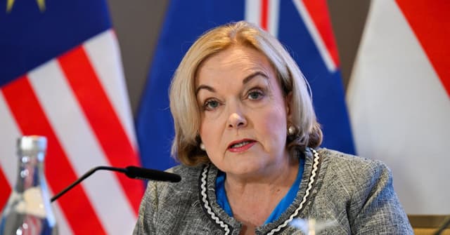 NZDF Planeja Corte de 374 Funções Civis