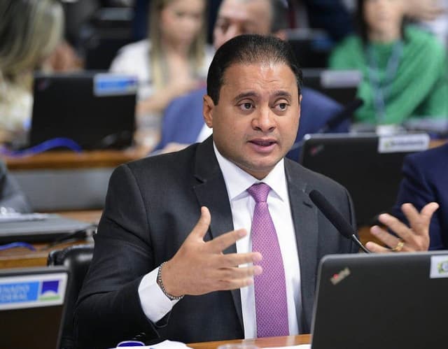 Relator apresenta texto para atualizar Lei do Impeachment, em reação ao STF.. Reprodução: Oglobo