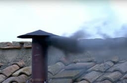 Novos votos são aguardados no Palácio Apostólico após o intervalo. Reprodução: CBN Brasil