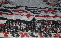 Torcida do São Paulo no Morumbi: Tricolor terá um mês cheio. Reprodução: Rubens Chiri e Miguel Schincariol/Saopaulofc