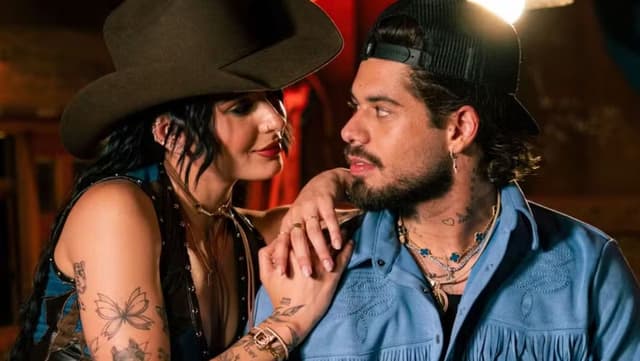 Ana Castela e Zé Felipe durante o lançamento de 'Sua Boca Mente', romance em pauta. Reprodução: Retorno do item 11