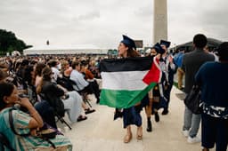 Protestos de estudantes em universidades dos EUA contra a guerra em Gaza e a manipulação política do antissemitismo. Reprodução: Globo