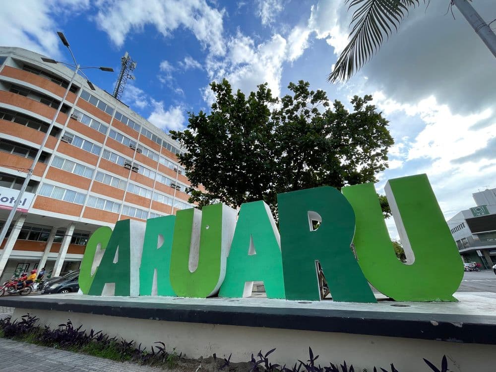 Letreiro de Caruaru destaca local de concurso público com 36 vagas para níveis médio e superior. Reprodução: Globo