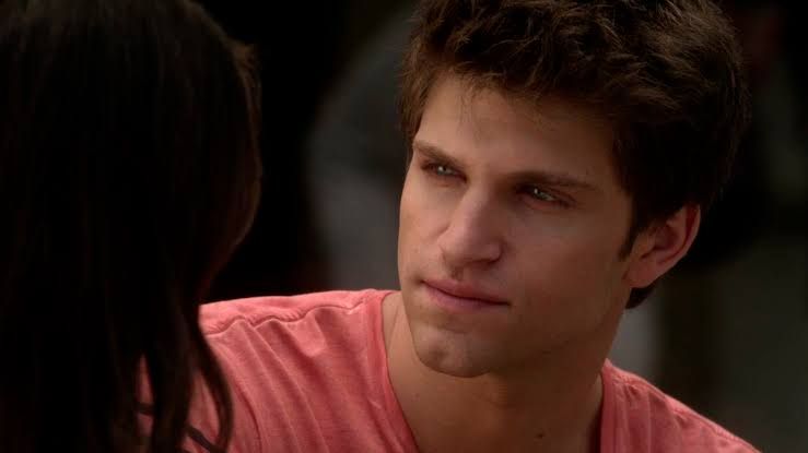 Keegan Allen é agredido durante assalto em West Hollywood