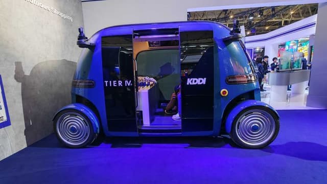 KDDI apresenta táxi autônomo inovador no MWC 2025
