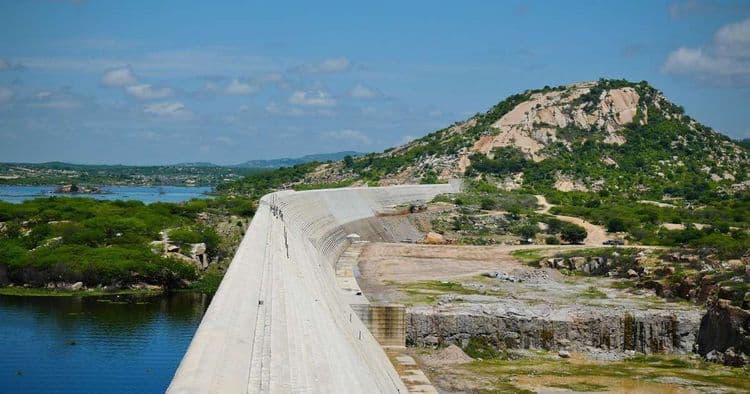 Lula Inaugura Barragem e Critica Bolsonaro por Falta de Recursos