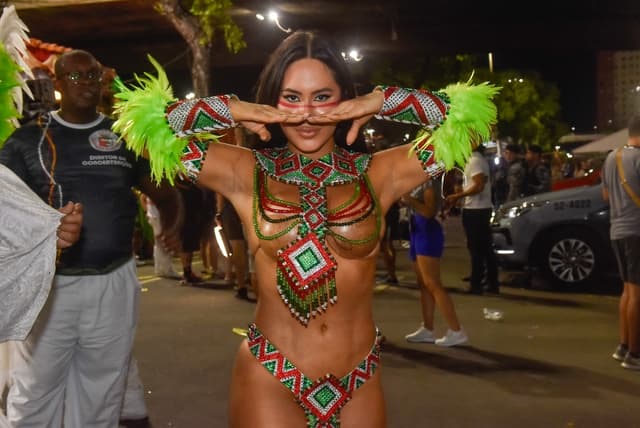 Isabelle Nogueira deixa o posto de musa da Grande Rio após lesão no tornozelo. Reprodução: Gshow