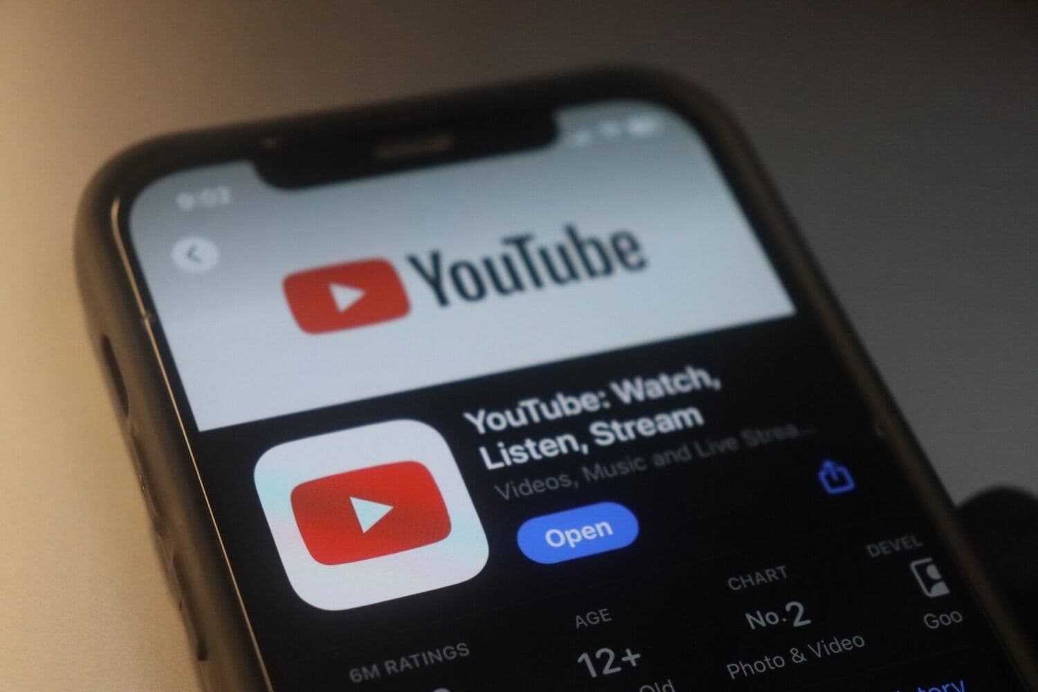 Usuários podem em breve assinar YouTube Premium ou Premium Lite pelo iPhone. Reprodução: Gizmodo