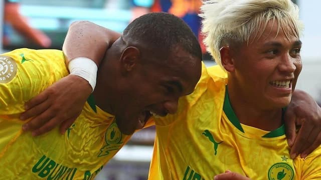 Mamelodi Sundowns em campo após atraso devido a protocolo de tempestade em Orlando. Reprodução: Esporte IG