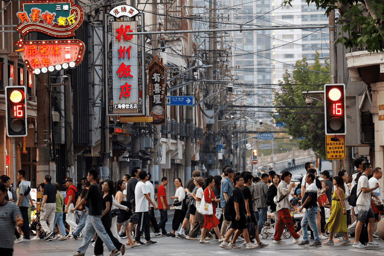 Atividade de serviços na China cresce lentamente em janeiro