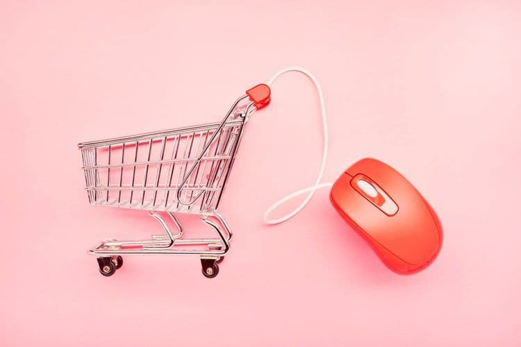 Setor de segunda mão enfrenta desafios devido às tarifas de Donald Trump, mas eBay e Etsy se mantêm confiantes. Reprodução: TechCrunch