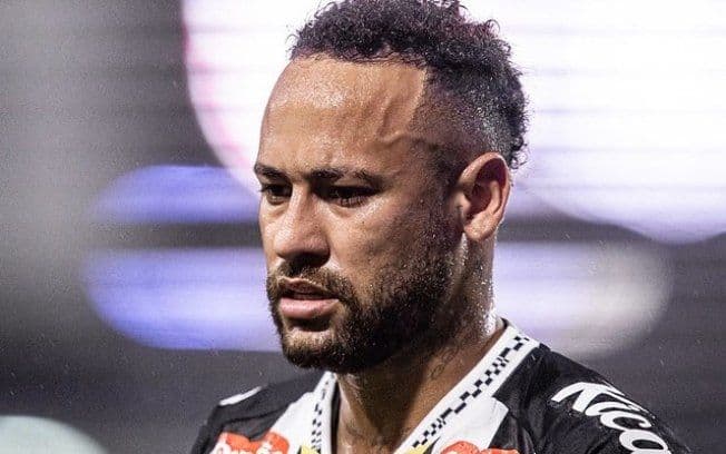 Neymar discute críticas e fala sobre suas expectativas para a Copa do Mundo. Reprodução: Raul Baretta/Santos