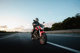 SBM 400s é apresentada em Interlagos, com pré-venda anunciada. Reprodução: Retorno do item 11
