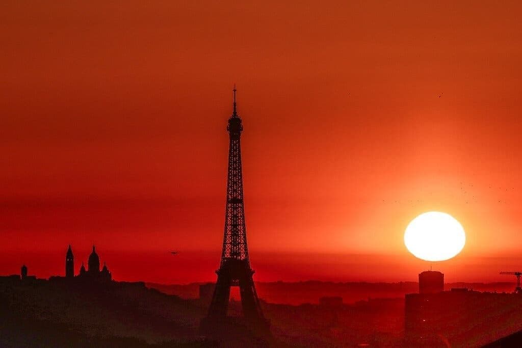 França discute ar-condicionado em meio à onda de calor e incêndios florestais. Reprodução: Globo