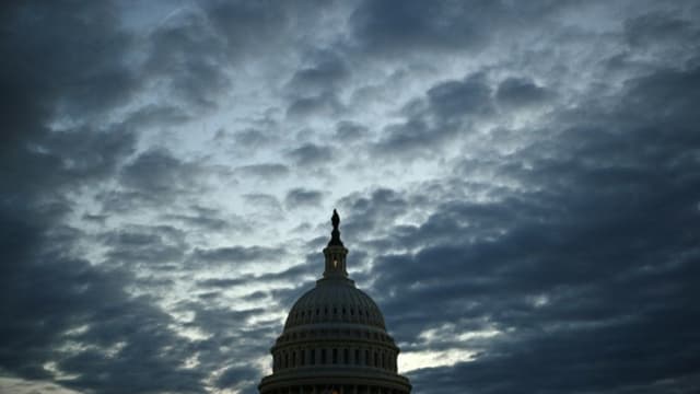 Congressistas republicanos dos EUA aprovam resolução orçamentária com cortes de impostos. Reprodução: AFP