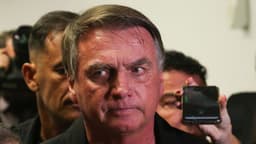 Bolsonaro volta a Brasília para defesa sobre golpe