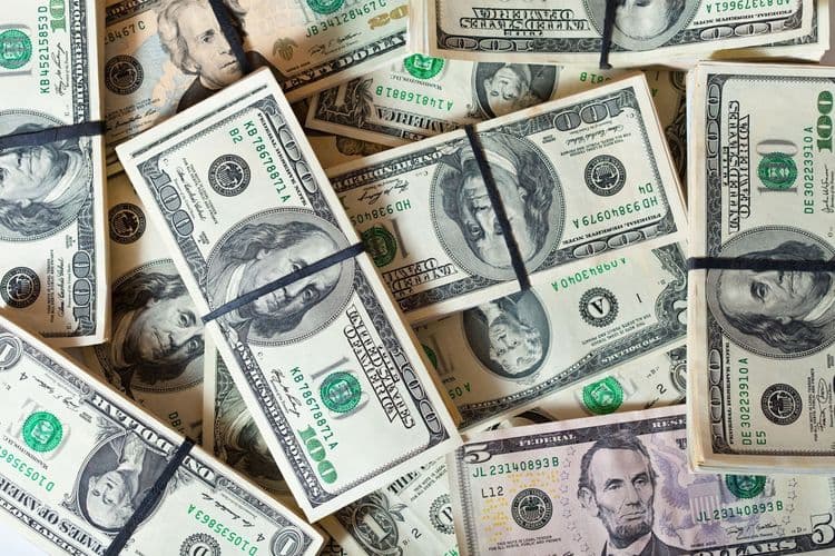 Dólar fecha em queda e Ibovespa em alta