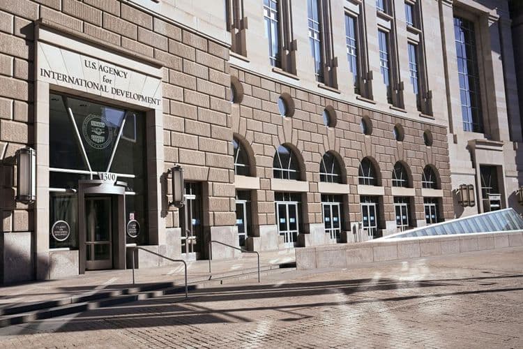 USAID fecha sede e afasta funcionários em crise financeira
