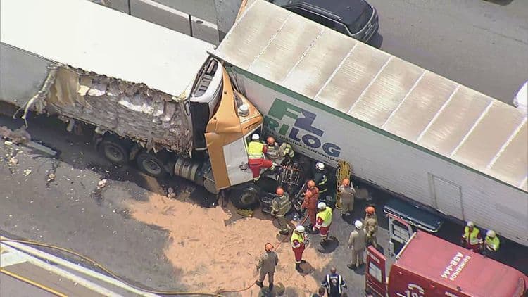Acidente grave na Rodovia Presidente Dutra deixa vítimas no RJ