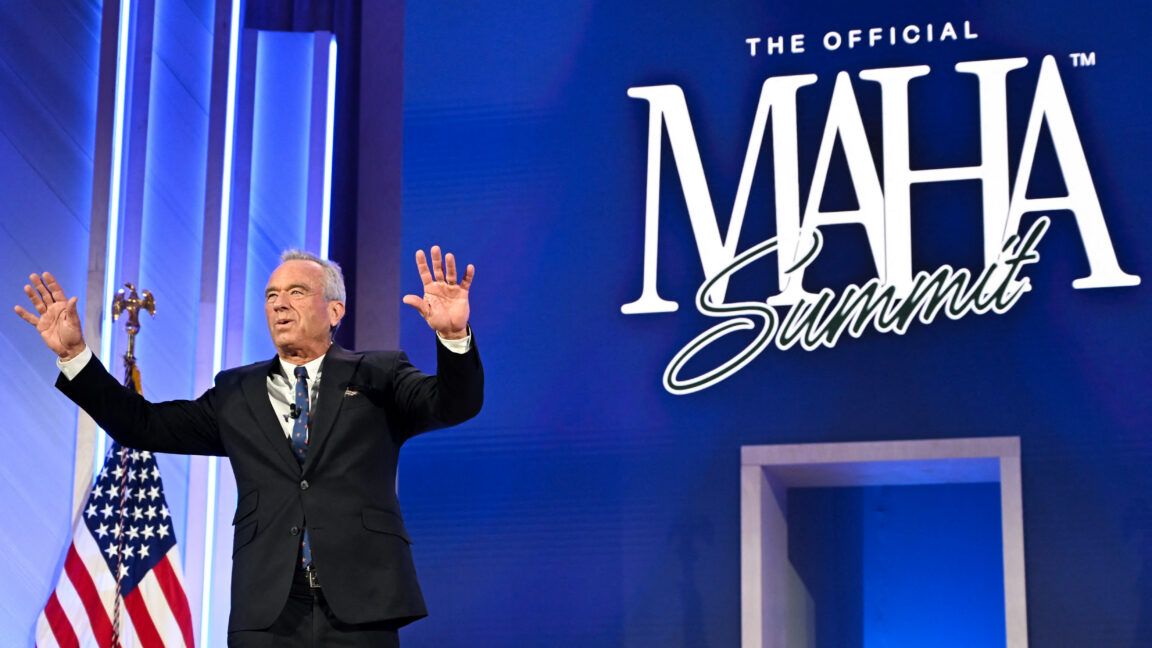 Mães MAHA ameaçam parar o carro em protesto contra pesticidas, enquanto RFK Jr. muda de posição.. Reprodução: Arstechnica