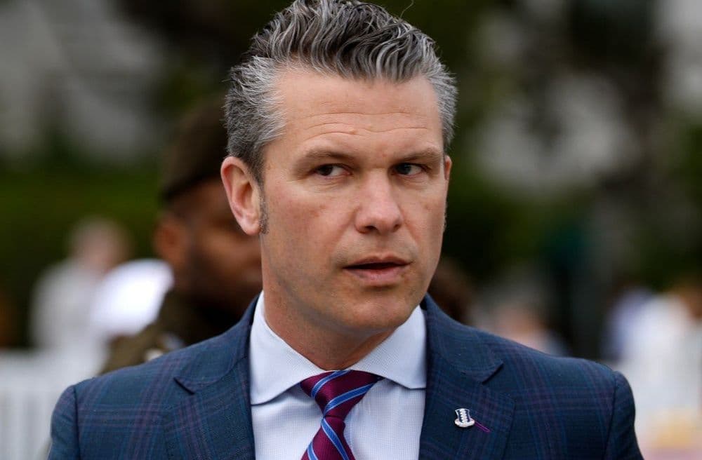 Secretário de Defesa dos EUA, Pete Hegseth, enfrenta polêmicas devido a falhas tecnológicas. Reprodução: TechCrunch