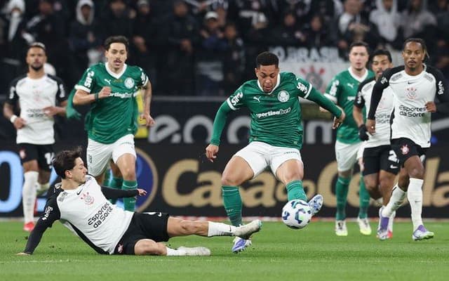 Corinthians sai na frente contra o Palmeiras com gol de Memphis em jogo decisivo. Reprodução: Cesar Greco / Palmeiras