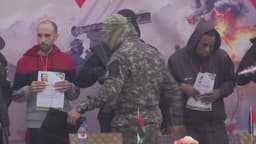 Hamas libera reféns em troca de prisioneiros palestinos