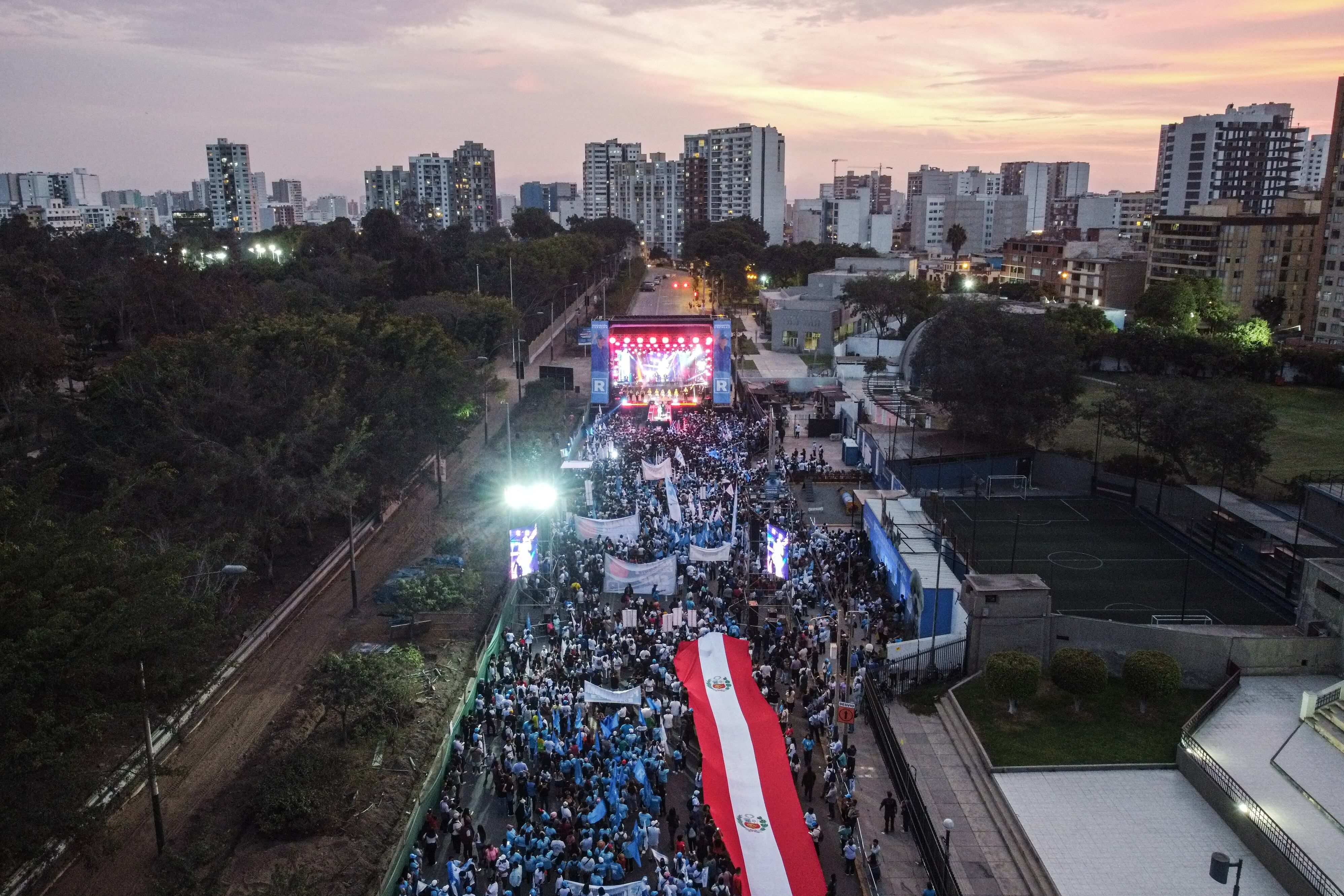 Peruanos votam para escolher o nono presidente em dez anos. Reprodução: Elpais
