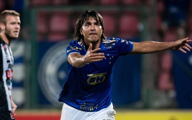 Ídolo do Cruzeiro deixa a aposentadoria e assina com time boliviano. Reprodução: Esporte