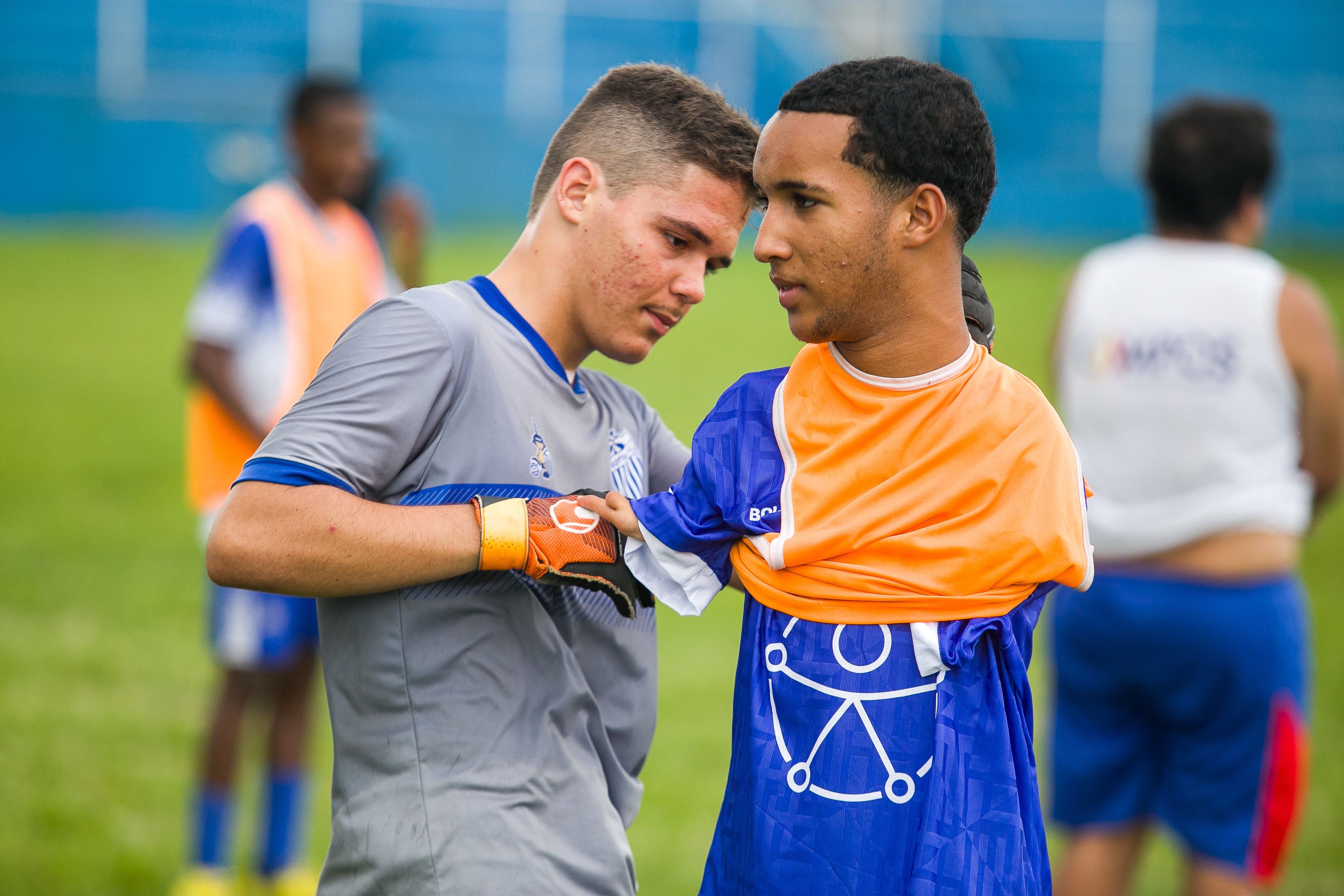 [Menino sem braços sonha em ser jogador de futebol]. Reprodução: Ge