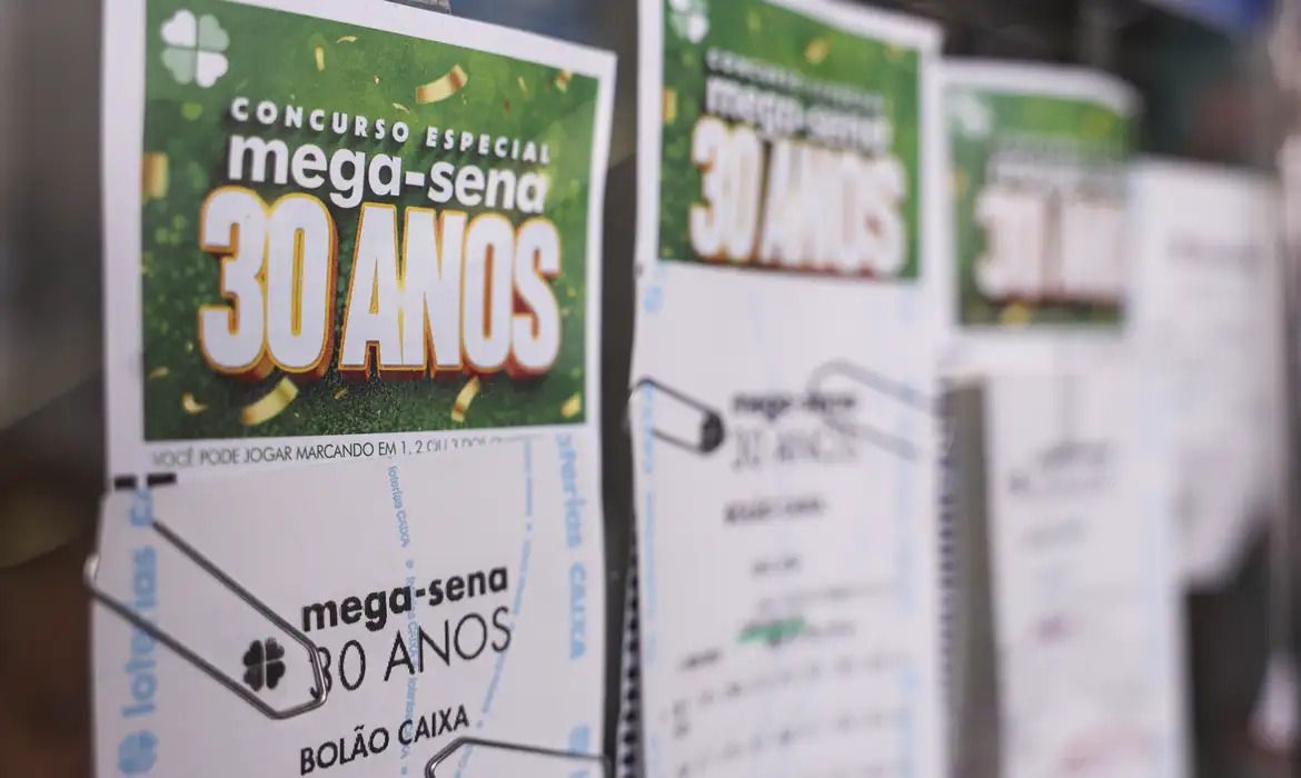 Sorteio da Mega-Sena especial de 30 anos acontece neste domingo, com prêmio de R$ 336 milhões.
