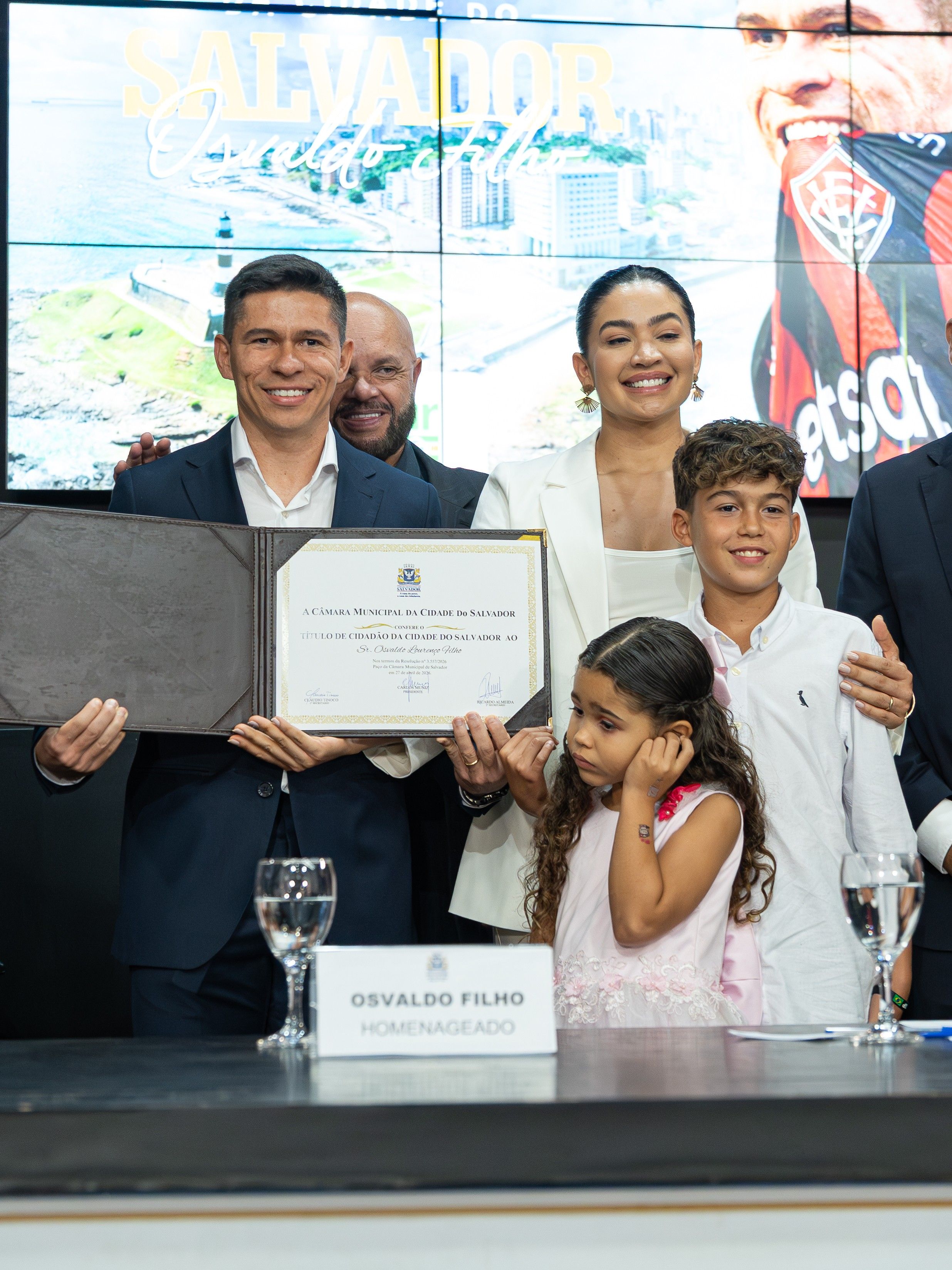 Ídolo, campeão e mais velho a jogar pelo Vitória, Osvaldo recebe título de Cidadão Soteropolitano