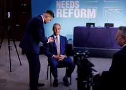 Ultras miram rádios e TVs públicas europeias, com a BBC entre as mais visadas.. Reprodução: Elpais