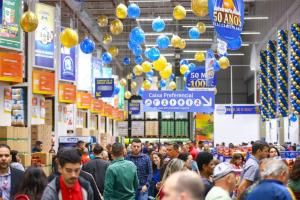 Assaí tem resultados em linha com o esperado, mas ainda fracos; ação cai mais de 5%