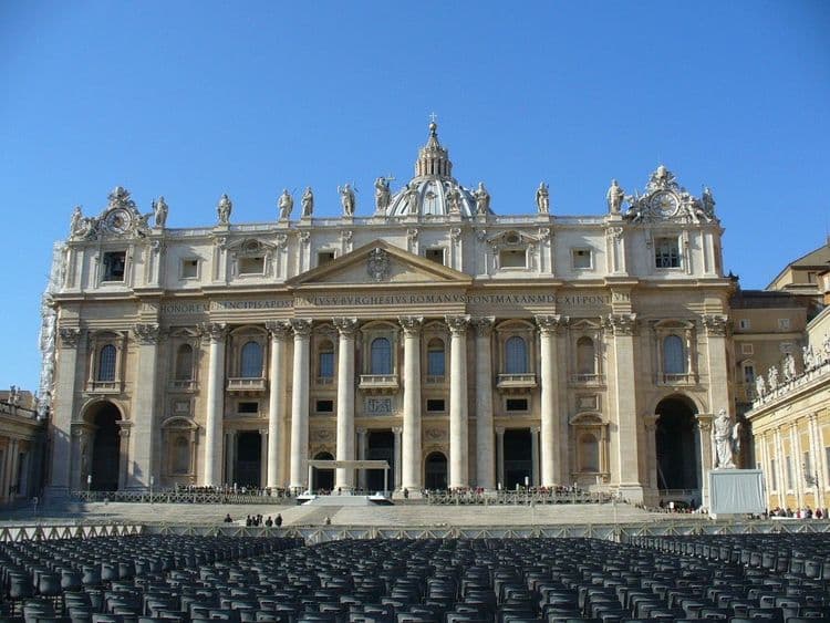 Basílica de São Pedro, local tradicional de sepultamento dos Papas em Roma. Reprodução: Globo