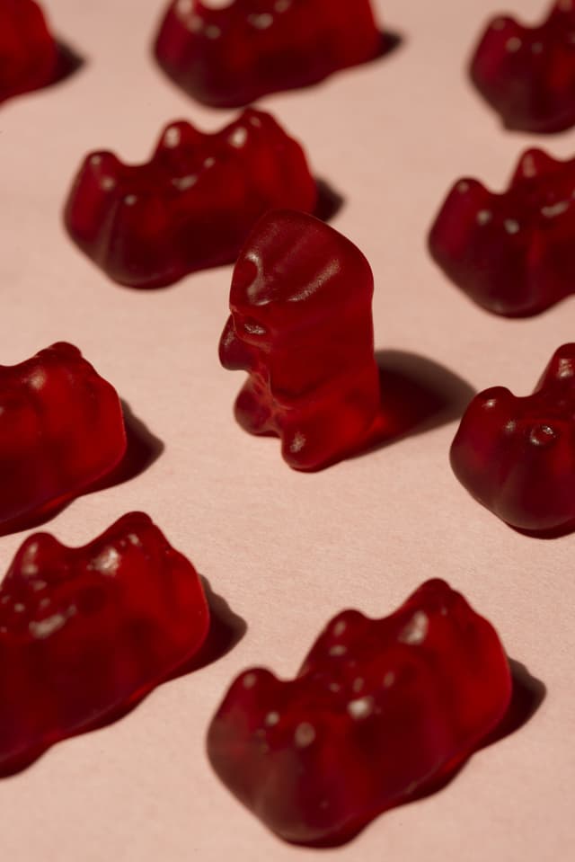Goma de morango vegana é uma alternativa saudável e nutritiva, rica em fibras e vitaminas. Legenda da imagem. Reprodução: Globo