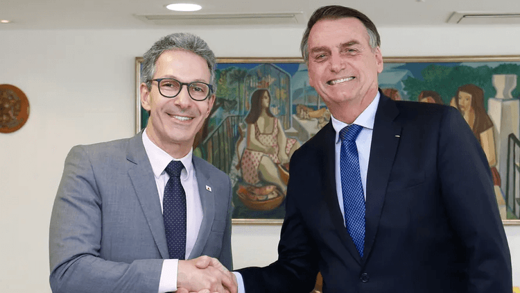 Zema Apresenta Bolsonaro Como Líder Oposto em Momento Crítico