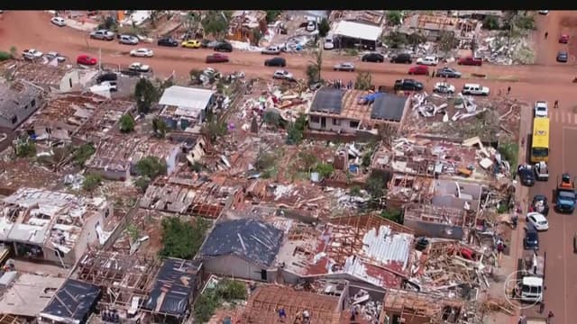 Tornado de 250 km/h deixa cidade destruída em Rio Bonito do Iguaçu, Paraná. Legenda da imagem. Reprodução: Globo