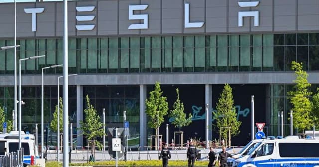 Incêndio em Berlim ligado a protesto contra Tesla