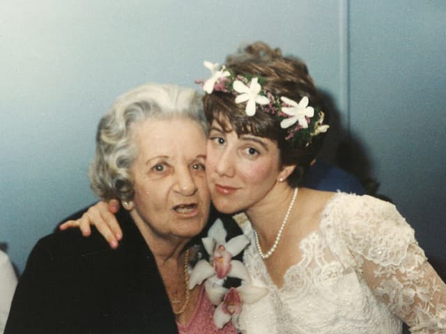 Autora recorda ensinamentos de amor e autoestima recebidos de sua avó em momentos especiais. Reprodução: Business Insider