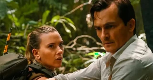 Rupert Friend comenta sobre os desafios de gravar Jurassic World: Recomeço sem dinossauros reais. Reprodução: Legião dos Heróis