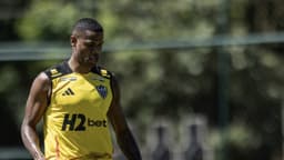 Atacante sente dores na virilha durante treino e se preocupa com condição física. Reprodução: Itatiaia